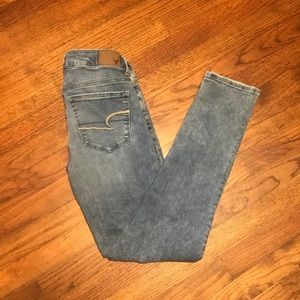 | AEO | Skinny Light Acid Wash Skinny Jeans 0 R